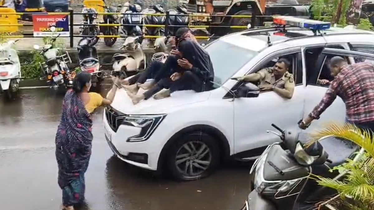 Pune Police Parade Juvenile Murder Accused