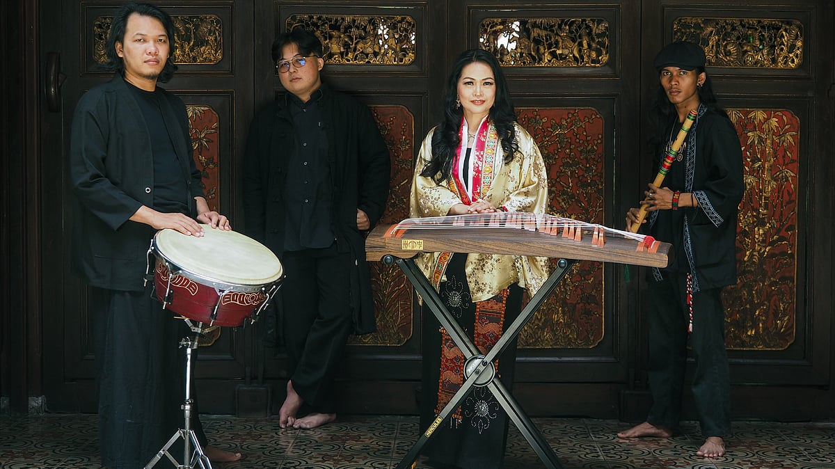 Indonesian Musician Ngartini Huang Performs Guzheng in Delhi