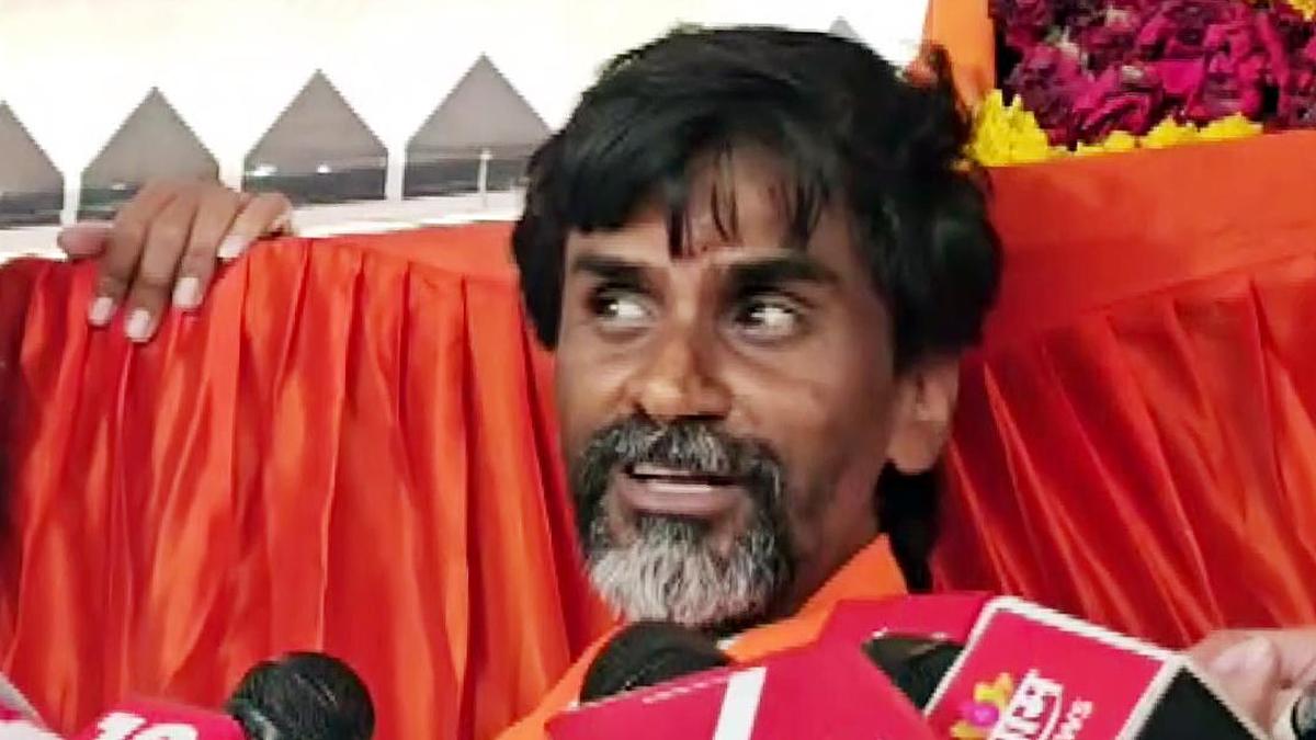 Jalna Collector Asks Patil to End Hunger Strike