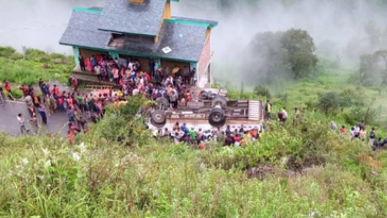 7 Killed, 11 Injured in Himachal Bus Crash
