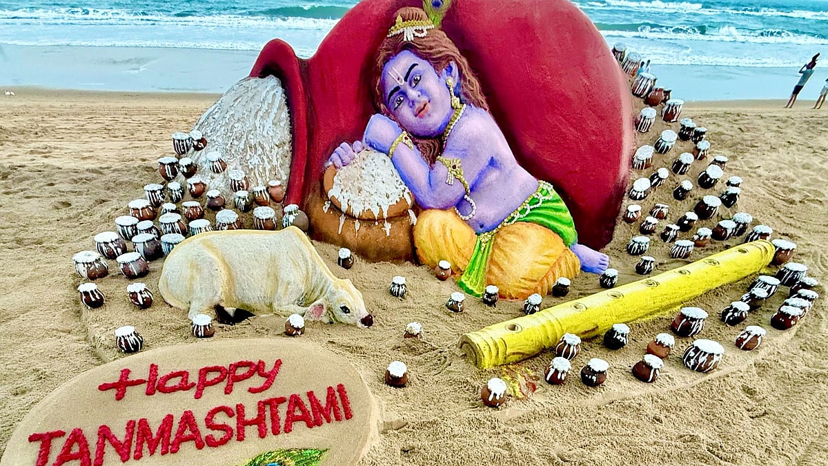 Sudarsan Pattnaik Creates Bal Gopal Sand Art in Puri