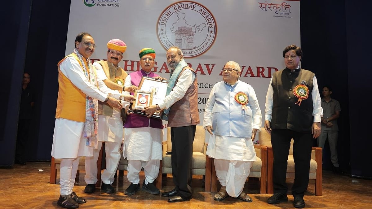 Dr Ajit Pathak Wins Delhi Gaurav Award