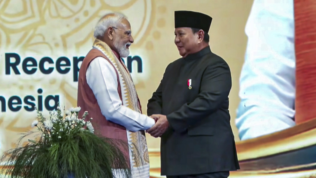 PM Modi Recreates Iconic Bollywood Moment