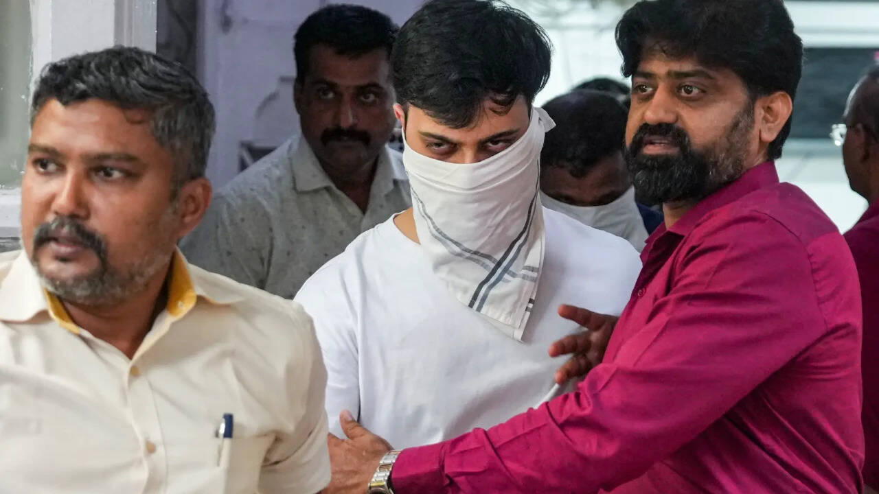 Mumbai Police Arrest Two Claiming PMO Affiliation