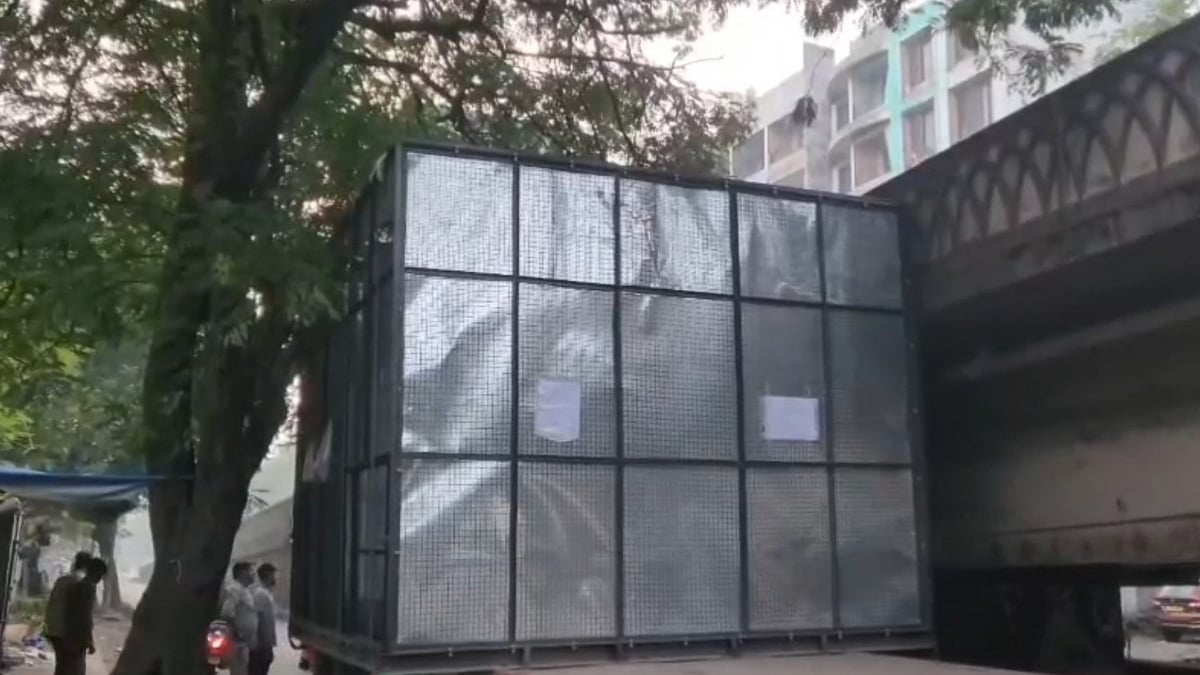 Container Gets Stuck in Bhiwandi, Causes Traffic Chaos