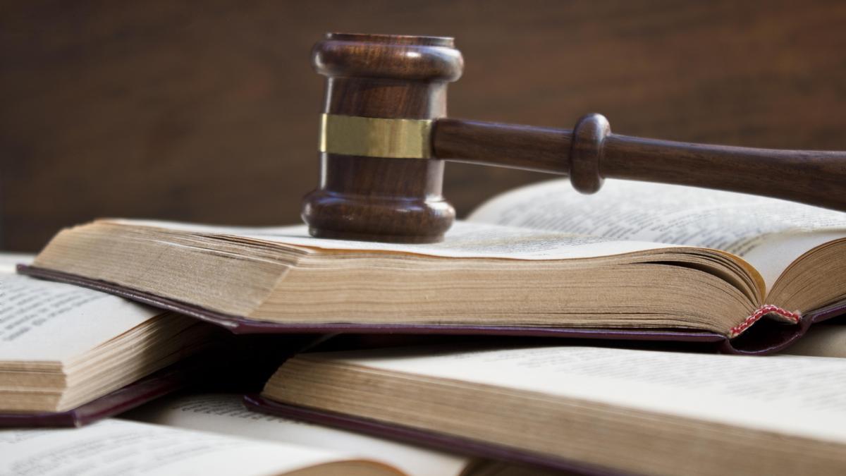 Bombay HC: Shoulder Grab Not Sexual Harassment