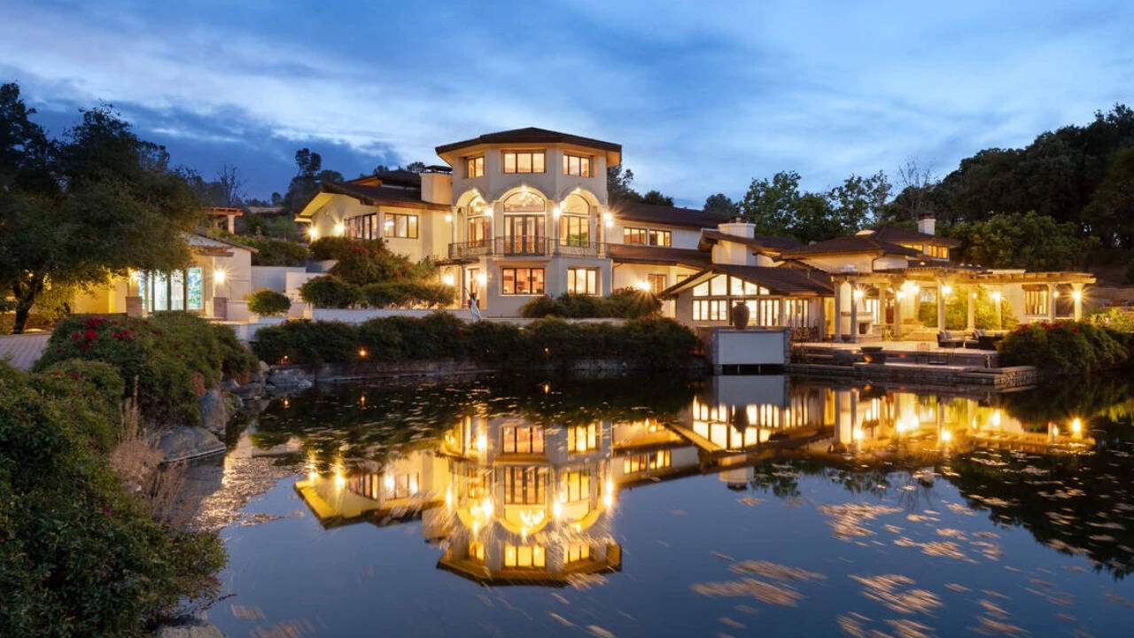 California Estate Lists for $6m