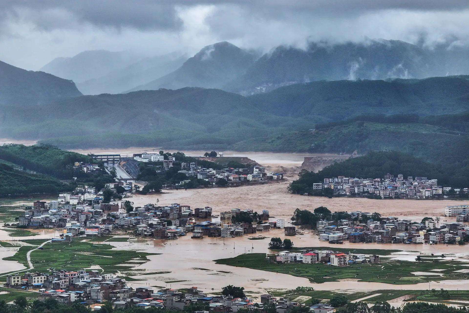 China Hit by Extreme Weather, Over 20 Dead