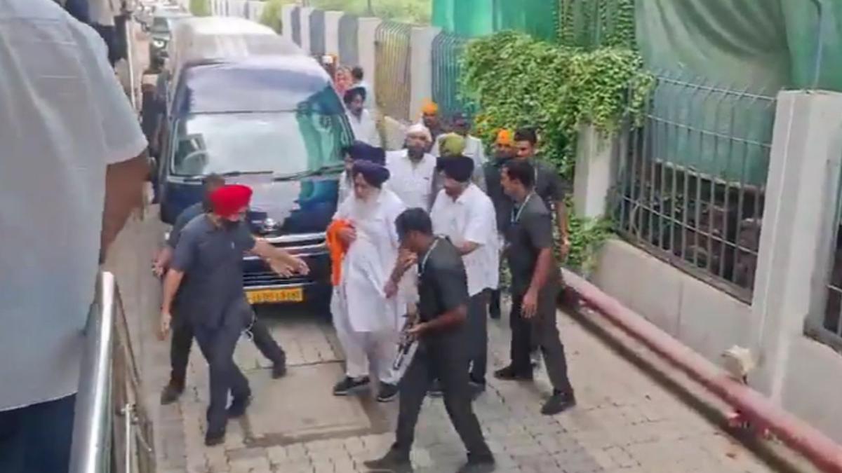 Akali Dal Chief Badal Attacked in Nanded