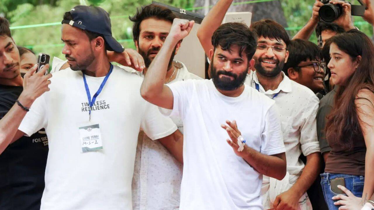 Abhijeet Dipke Supports Jharkhand Students' Protest