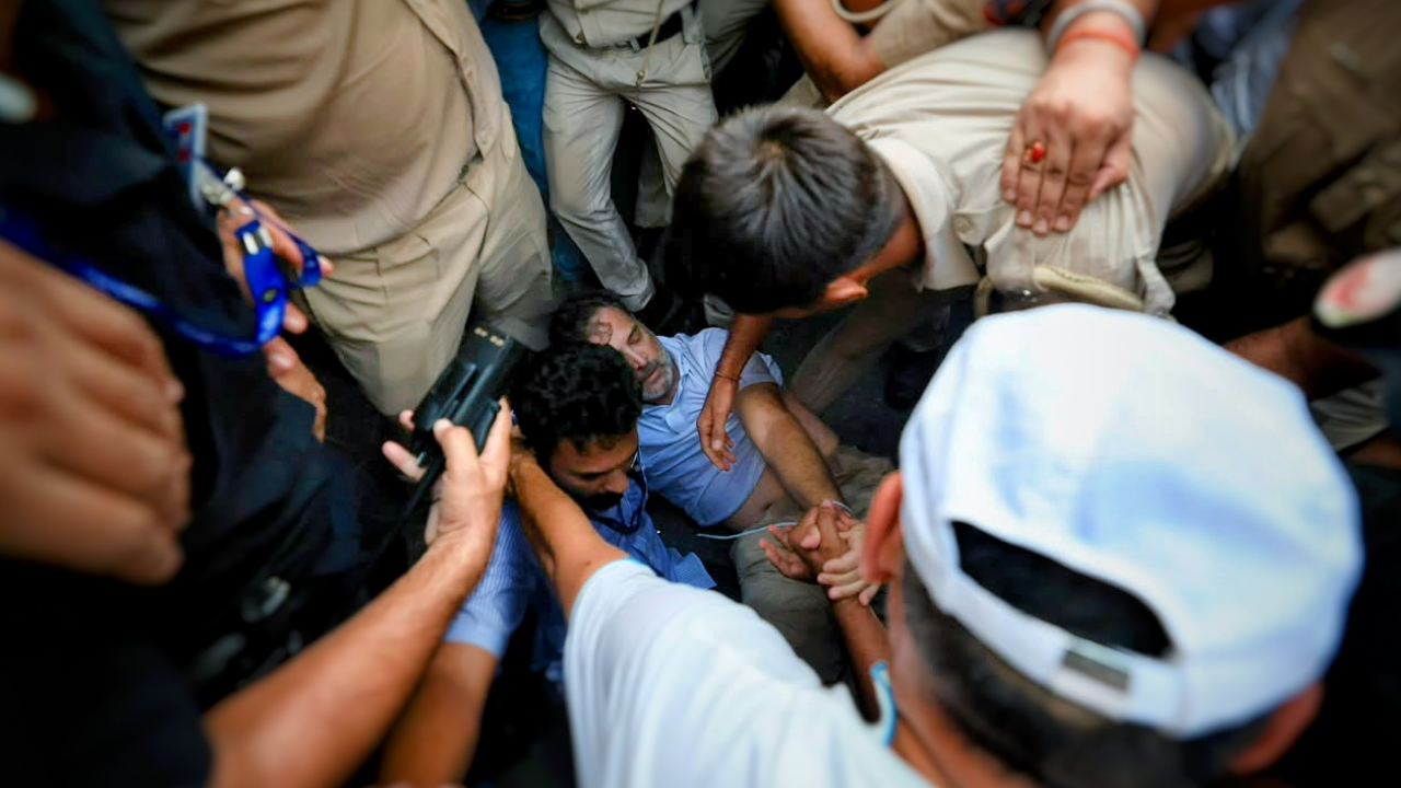 Congress Leaders Detained Near PM Residence