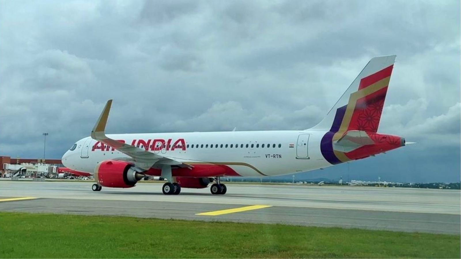 Mumbai Airport Narrowly Avoids Crash