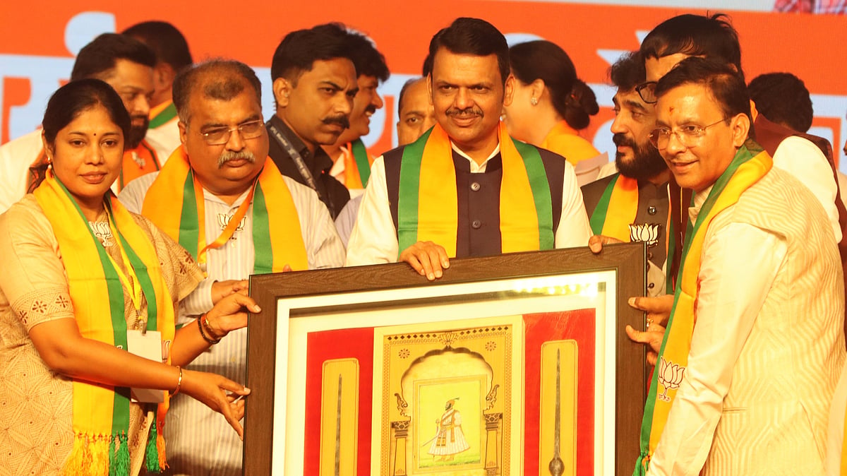 Fadnavis Urges Pune To Celebrate Ganeshotsav Culturally