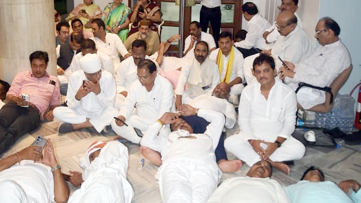 Congress MLAs Protest Rahul Gandhi's Arrest in Bhopal