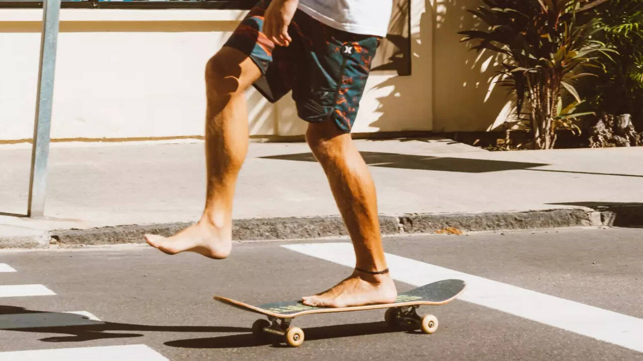 Heatwaves Prompt Men to Wear Shorts to Work Globally
