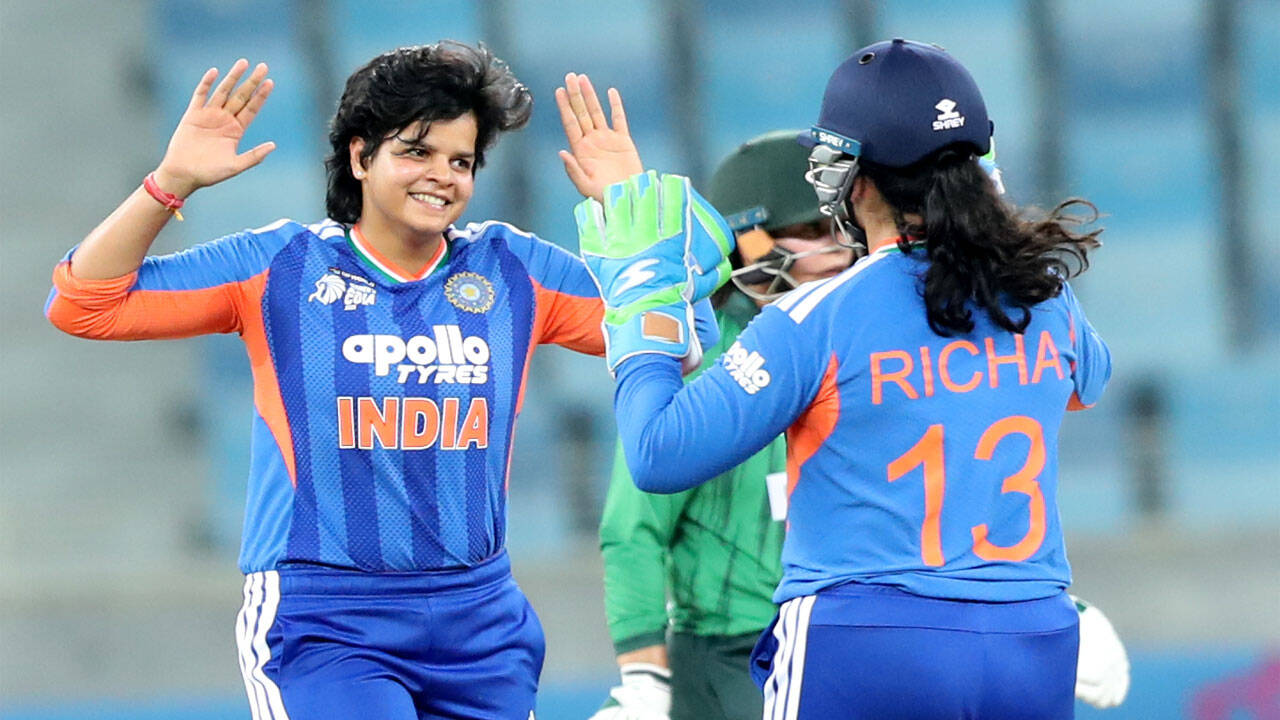India Beats Pakistan with 55 All Out