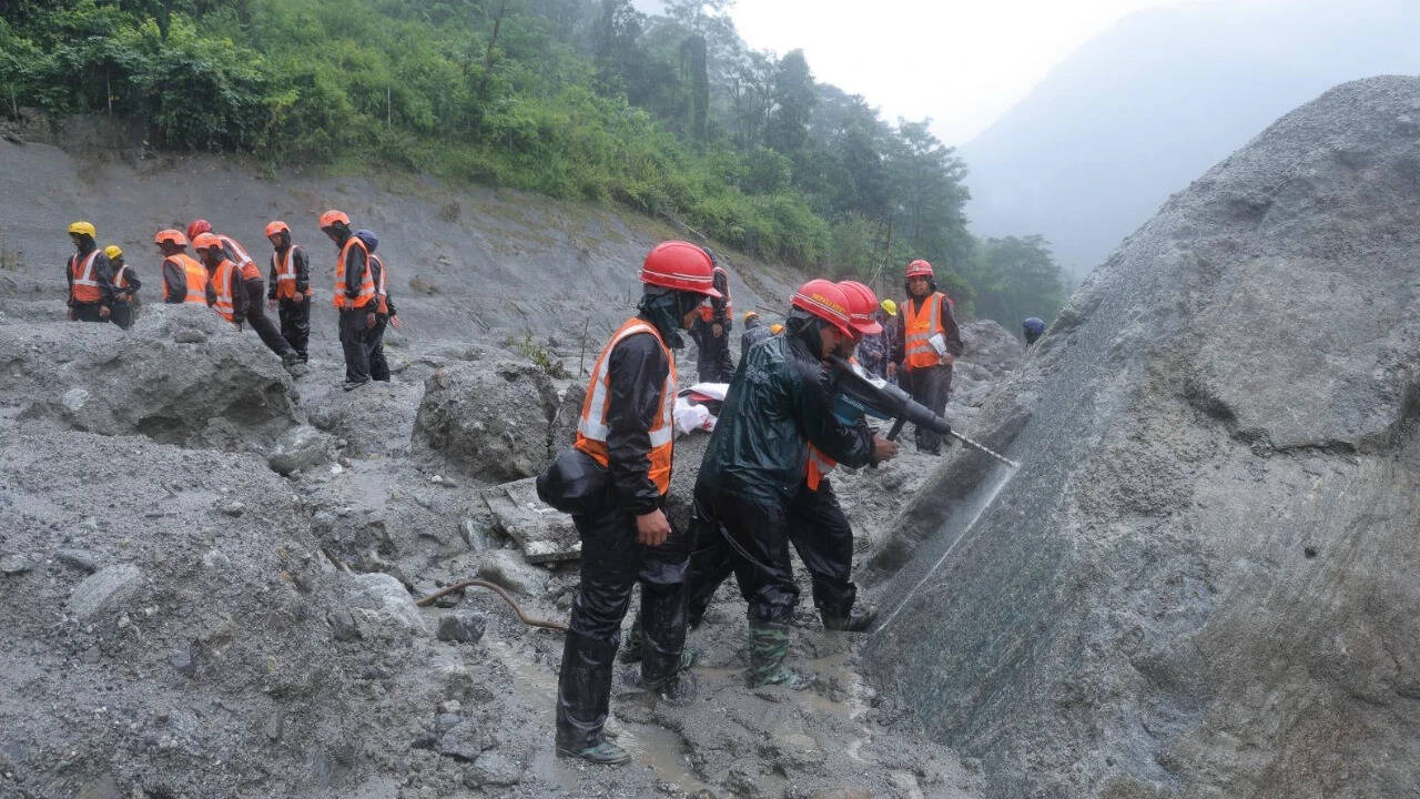 Nepal Rescues 500 Trapped in Hydro Projects