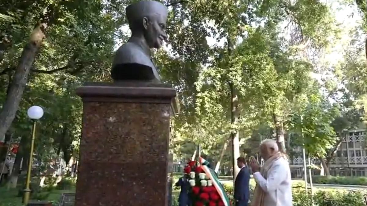 PM Modi Honours Lal Bahadur Shastri In Tashkent