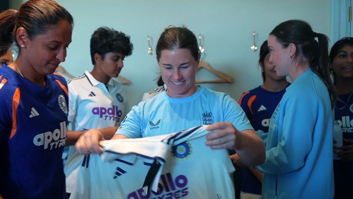 India Women's Team Honours Retiring England Legends
