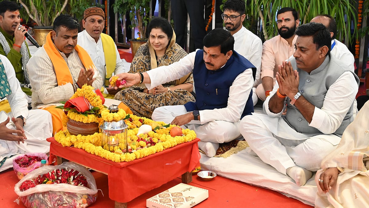 CM Announces Hospital, Memorial At Union Carbide Site