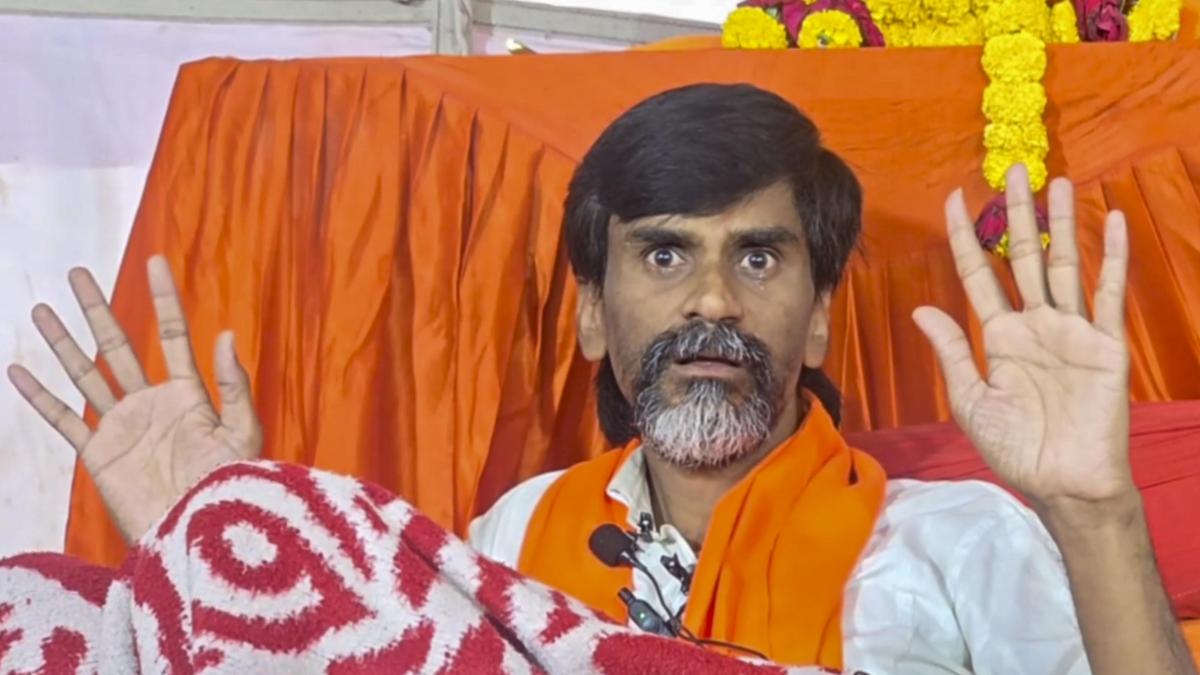 Maratha Leader Jarange Heads to Mumbai
