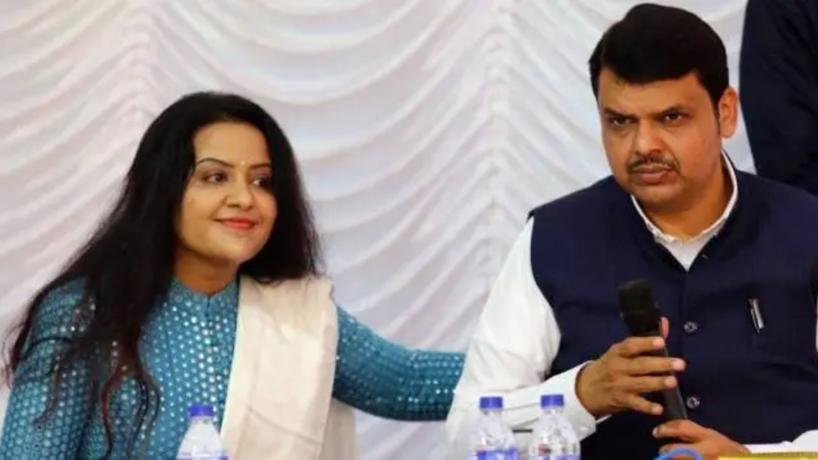 Amruta Fadnavis Sparks Row Over Garba Entry