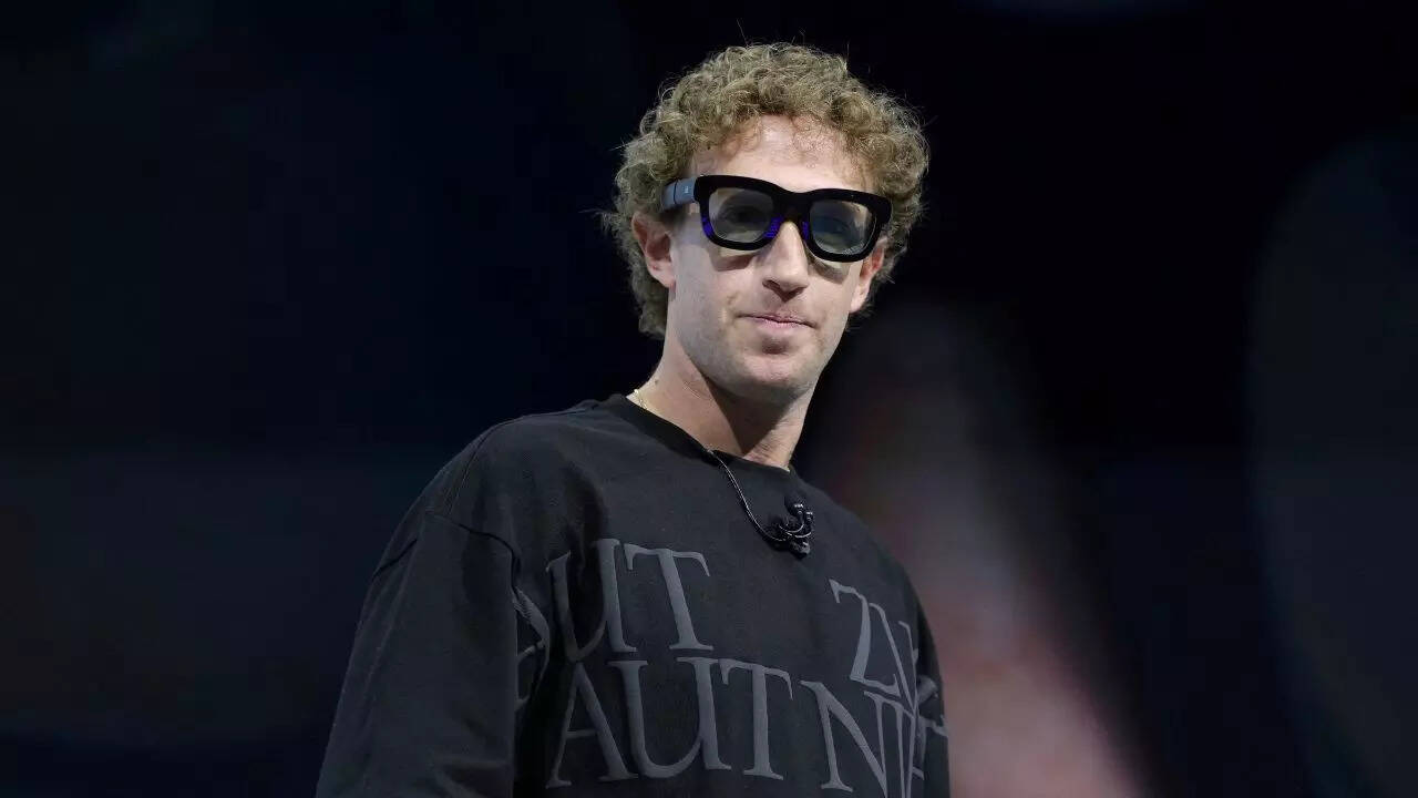 Zuckerberg Gets Business Proposal on Twitter
