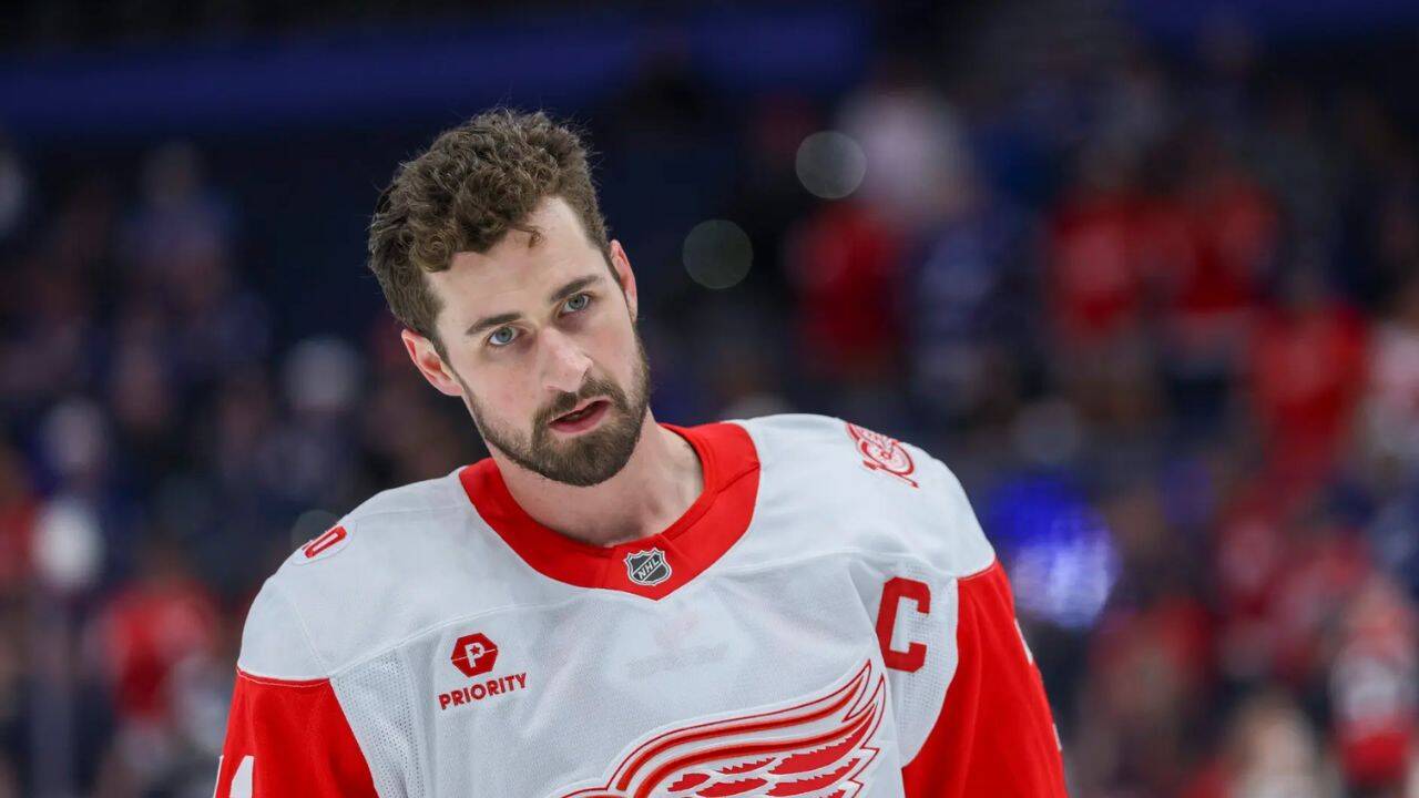 Dylan Larkin Likely to Stay with Red Wings