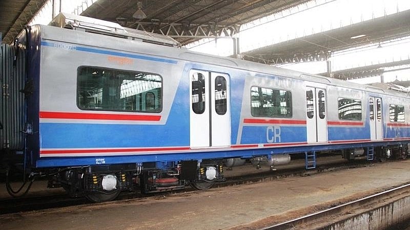 AC Local Fails in Mulund, Passengers Fall Ill
