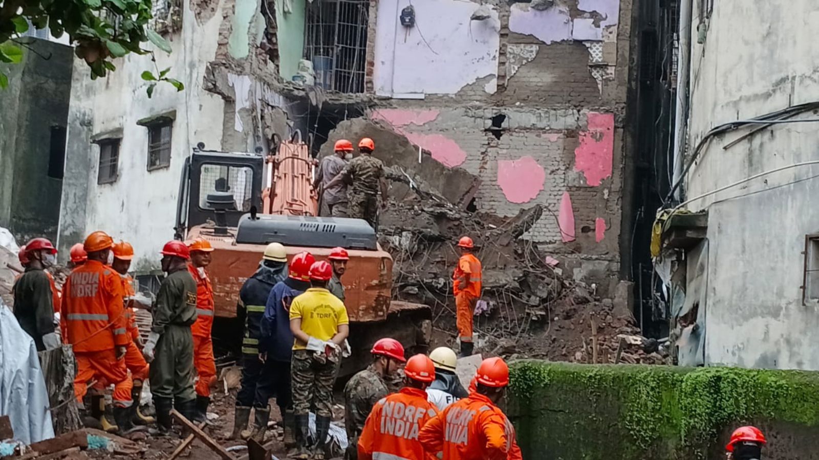 Bhiwandi Building Collapse Kills Mason