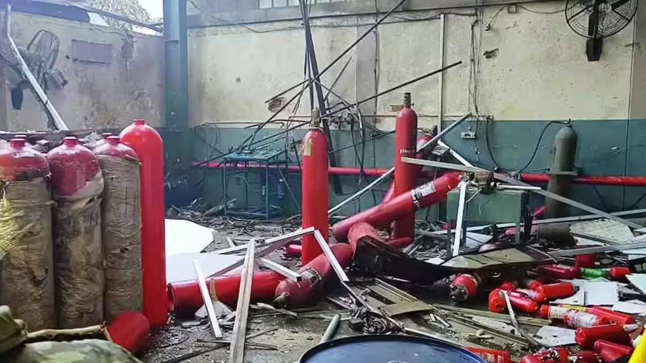 Delhi Oxygen Cylinder Blast Kills 1, Injures 4