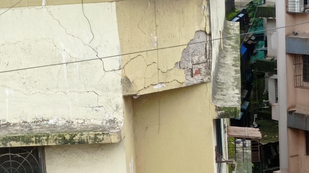 Plaster Collapses At 30-Year-Old Kausa Building