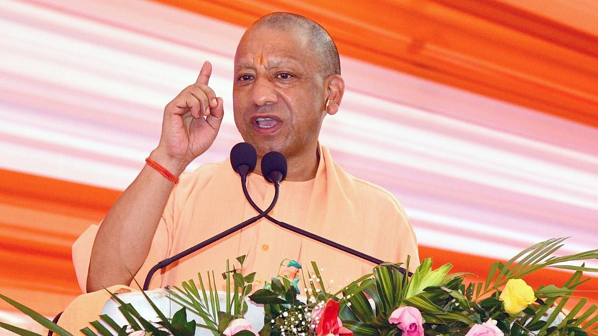 CM Yogi Adityanath Distributes Benefits To Pratapgarh Beneficiaries