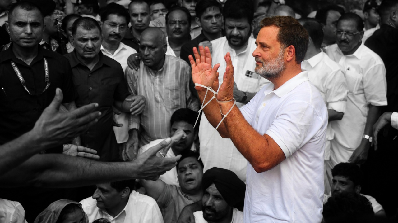 Congress Leaders Detained Near PM Residence