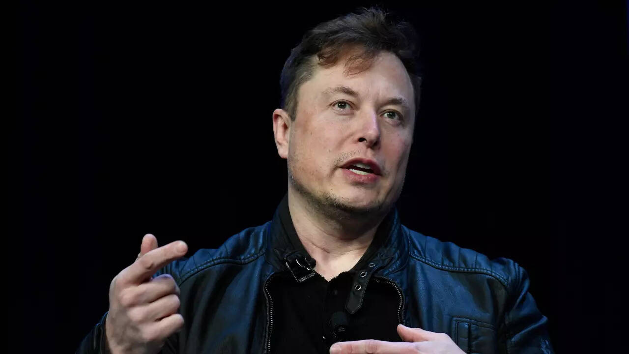 Elon Musk Warns of AI Age Job Losses