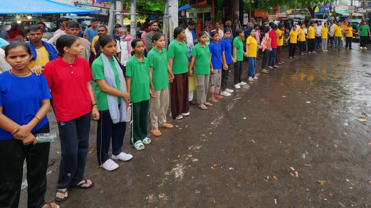 Lucknow Students Protest Teacher Shortage