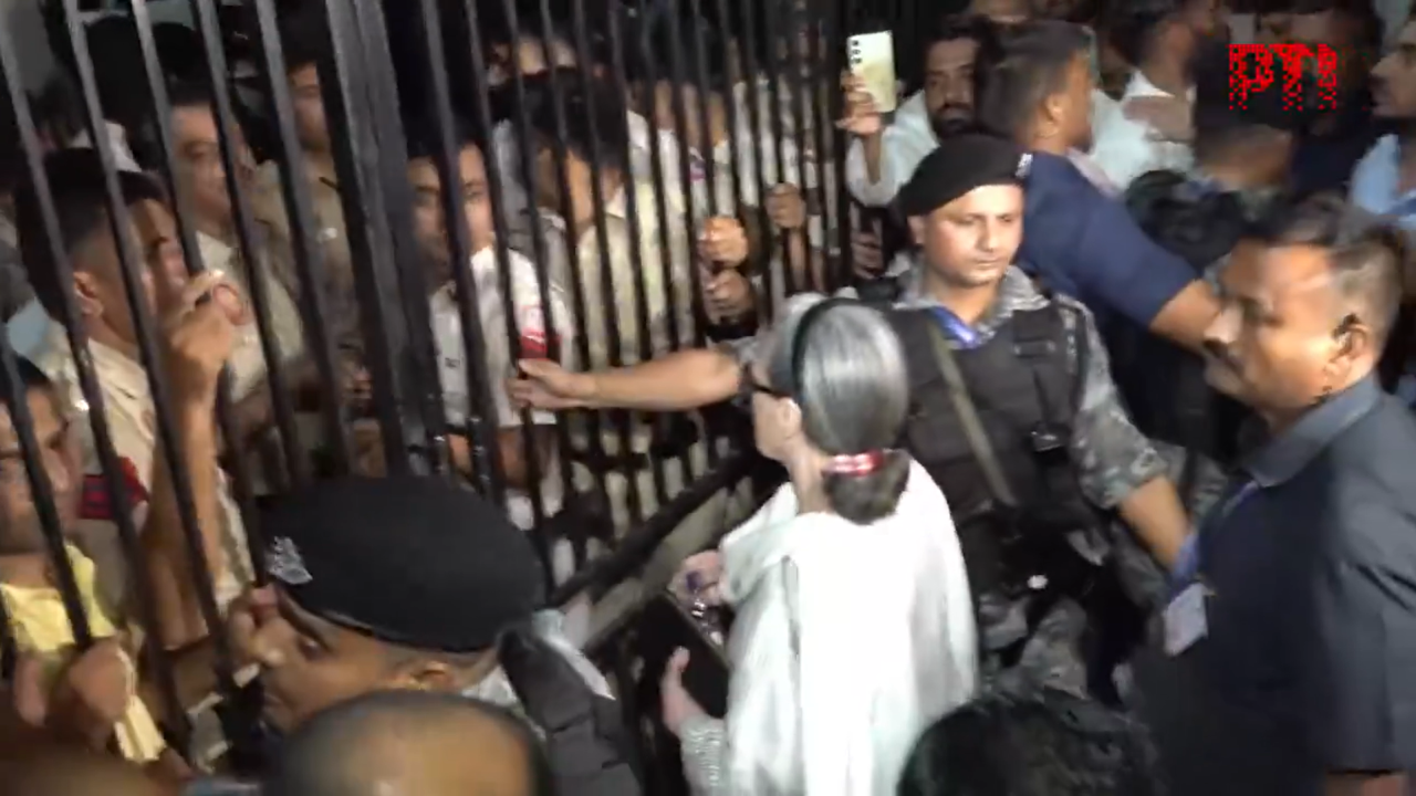 Congress Leaders Detained Near PM Residence