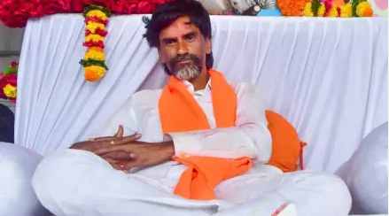 Maratha Activist Jarange Enters Mumbai with 5 Aides