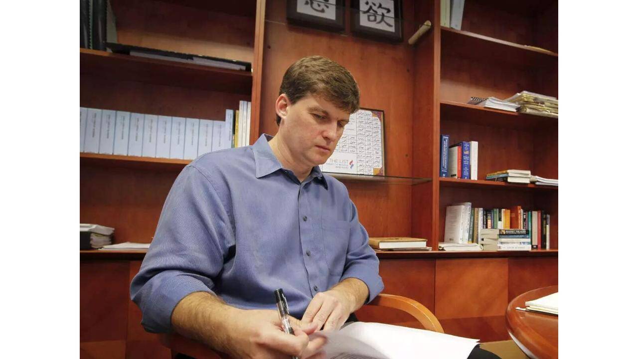Michael Burry Shorts Oracle, Micron Over AI Concerns