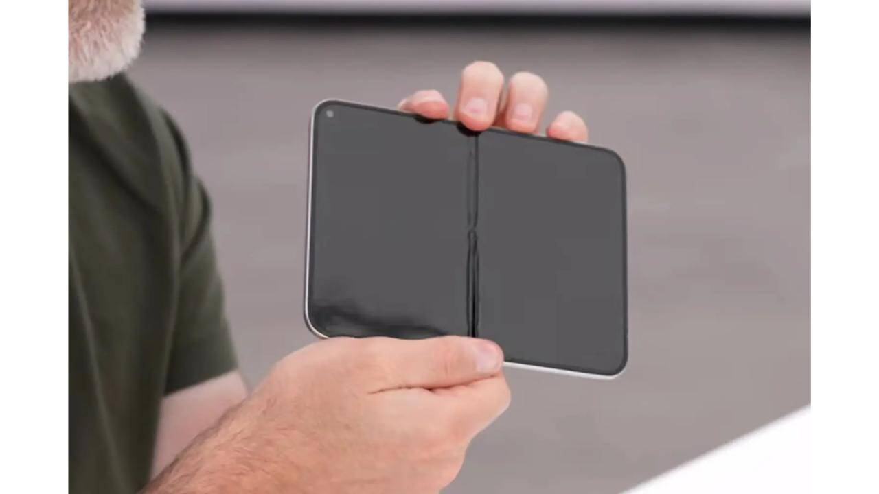 Apple iPhone Fold Mockup Leaks Online
