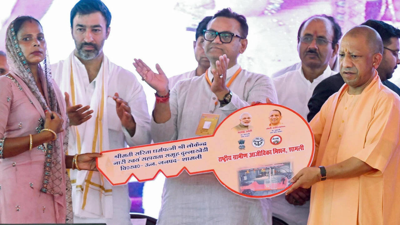 UP CM Hands Over PMAY-U Keys In Ghaziabad