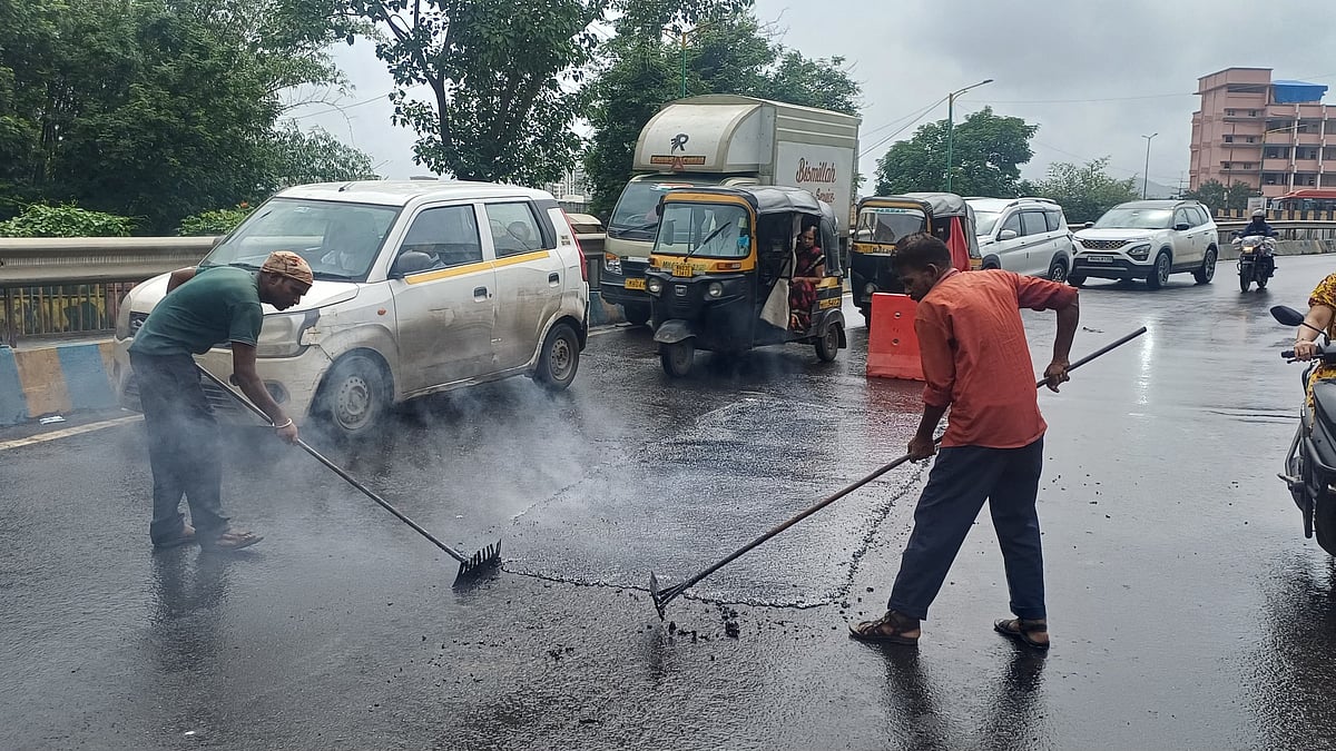 TMC Repairs Thane Roads With Mastic Asphalt