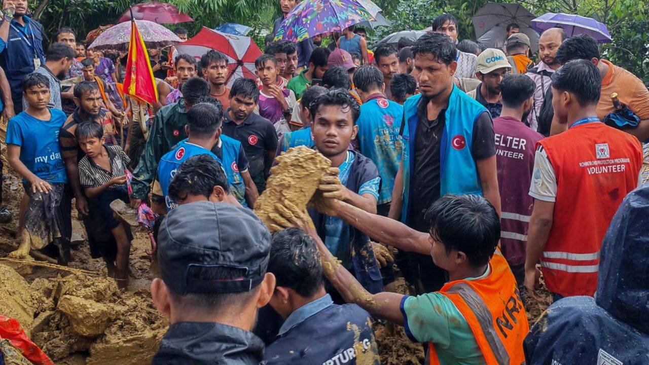 Landslide Kills 8 Children in Rohingya Camp