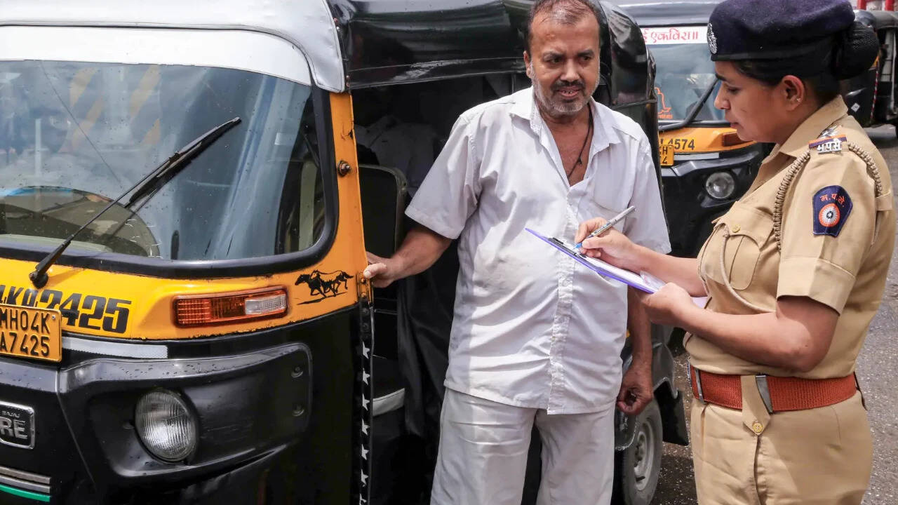 Bombay HC Challenged on Marathi Rule for Drivers