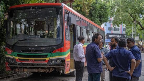 BEST Bus Crashes into 14 Vehicles in Andheri