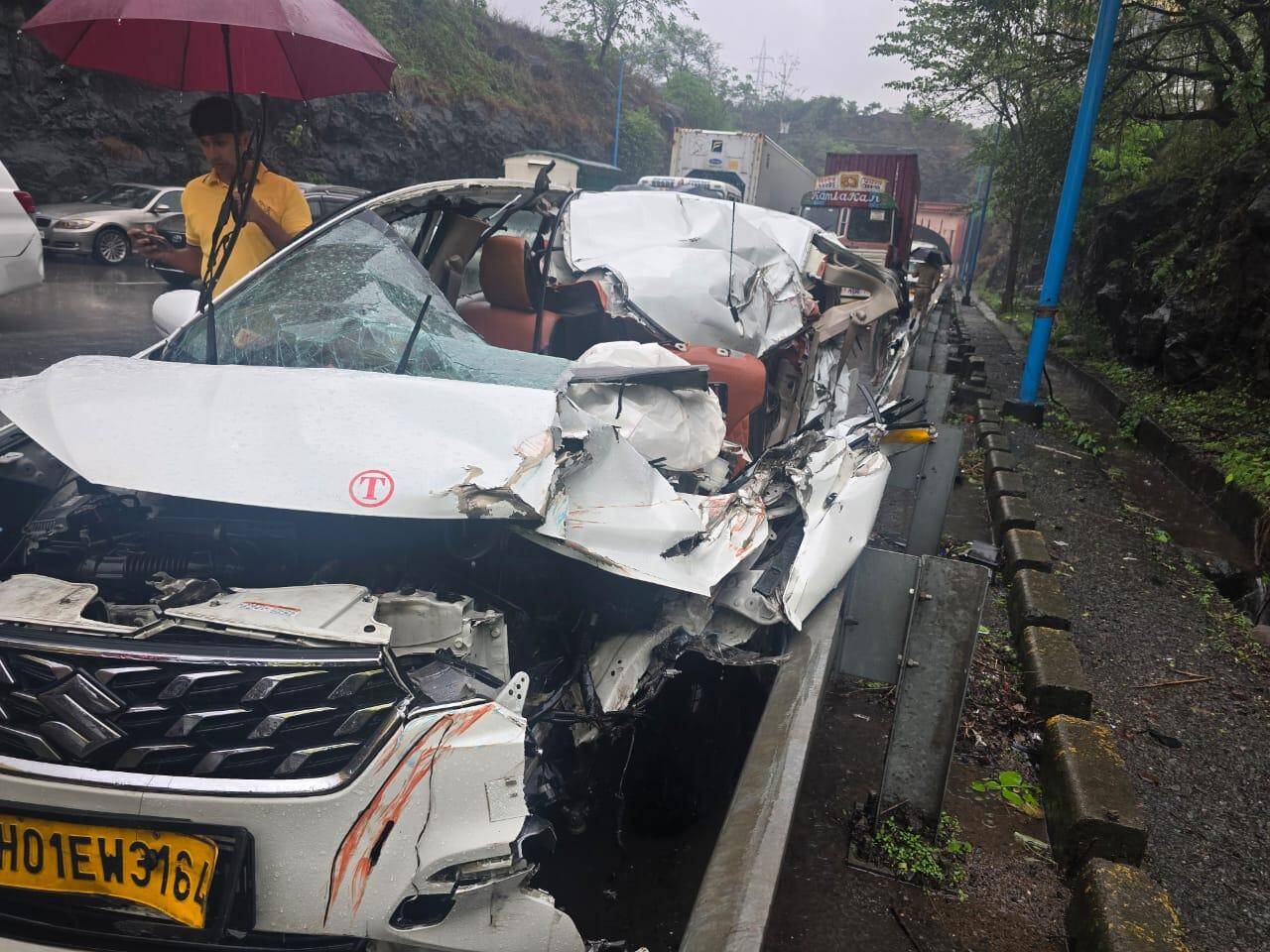 SUV Crashes on Mumbai-Pune Expressway, 2 Dead