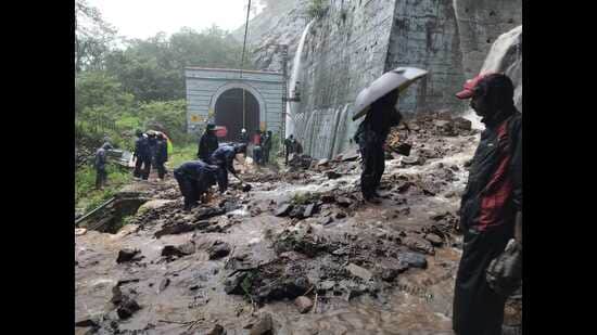 Mumbai Trains Halted Due to Rains
