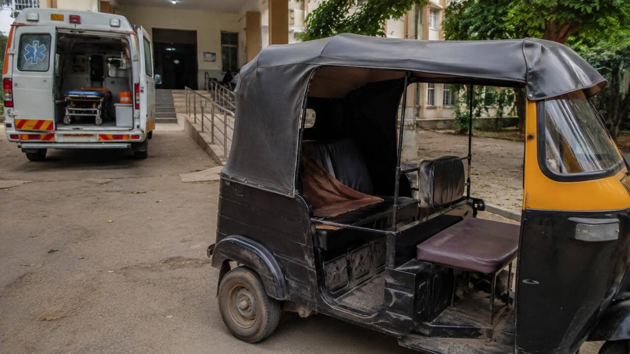 Quadruplets Born In Auto, All Four Newborns Die