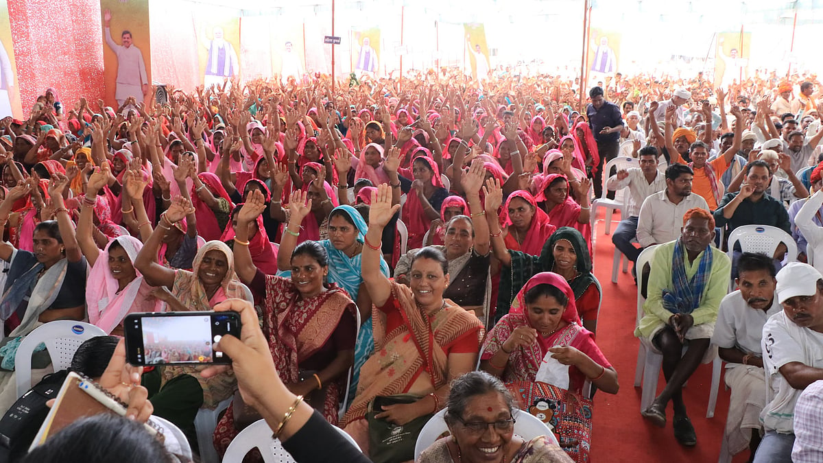 CM Urges Farmers To Adopt Modern Tech At Jhabua Event