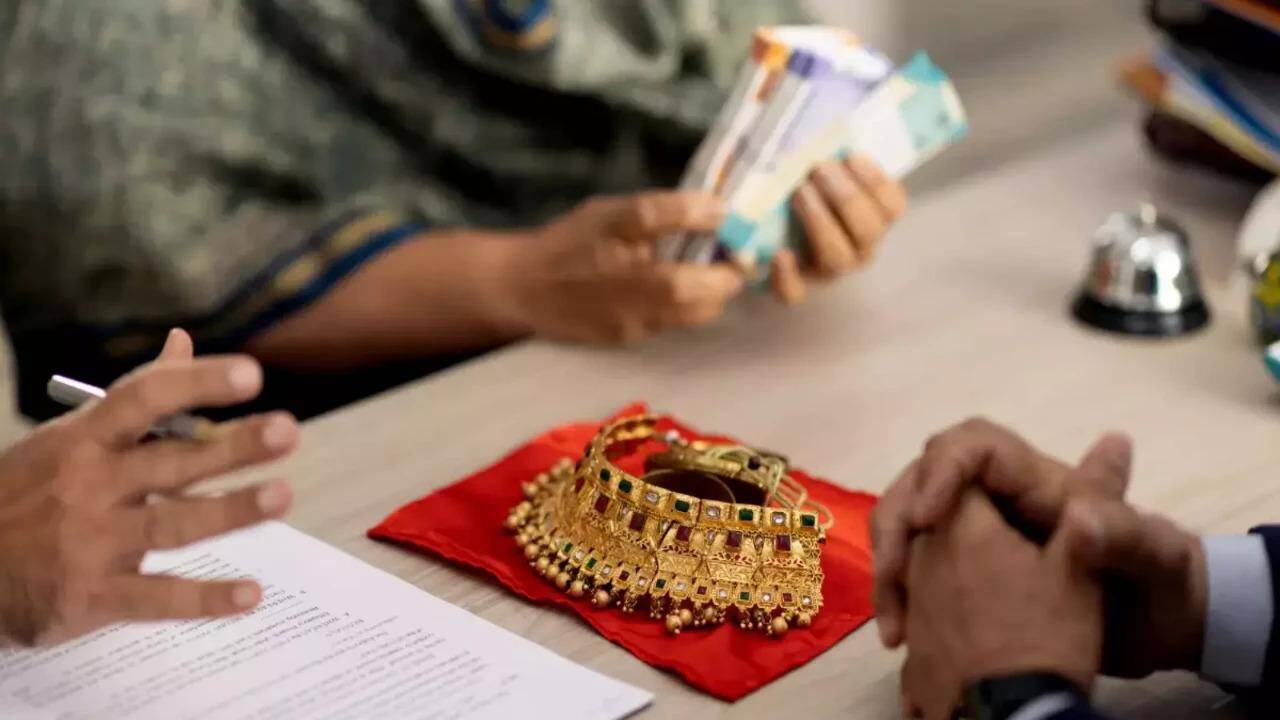 Gold Loans Jump 94% in Q1, Fuel Bank Credit Growth